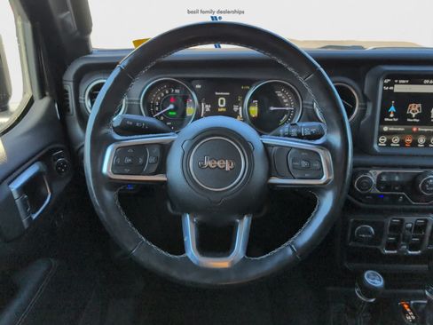Used 2023 Jeep Wrangler Unlimited Sahara w/ Cold Weather Group AWD/4WD image 17
