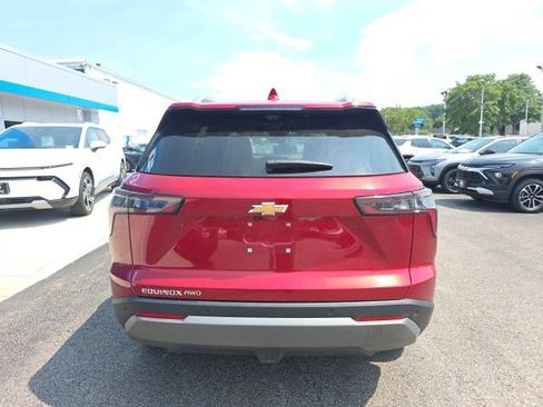 Used 2025 Chevrolet Equinox LT w/ Convenience Package II AWD/4WD image 3