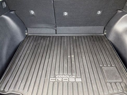 Used 2022 Toyota Corolla Cross XLE w/ Convenience Package image 15