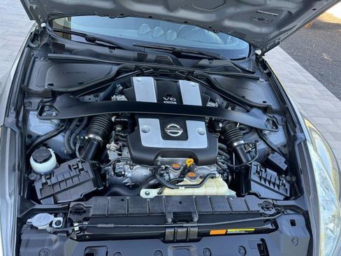 Used 2017 Nissan 370Z Coupe RWD image 17