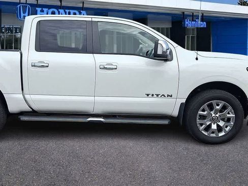 Used 2021 Nissan Titan SL w/ Moonroof Package image 9