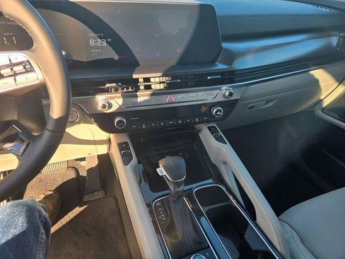 New 2025 Kia Telluride S image 2