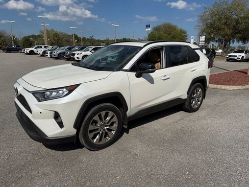 Used 2021 Toyota RAV4 XLE Premium image 13