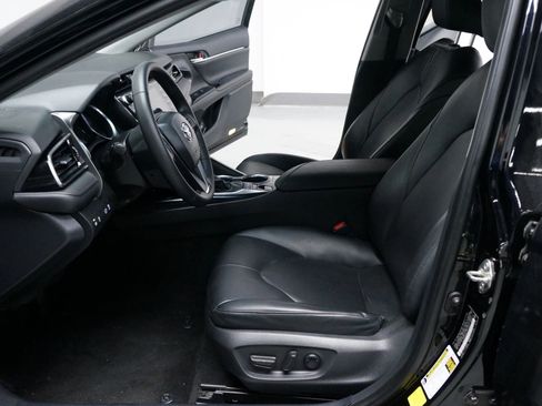 Used 2020 Toyota Camry XLE image 9
