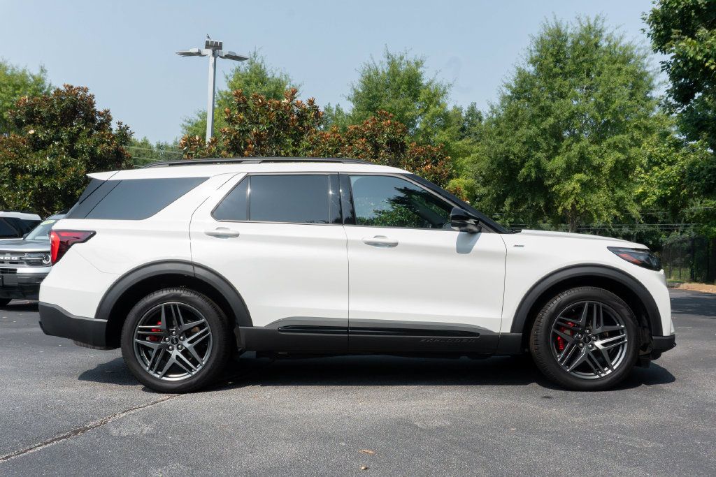 Used 2025 Ford Explorer ST-Line w/ Premium Package RWD image 10