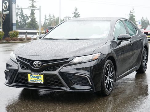 Used 2023 Toyota Camry SE image 9