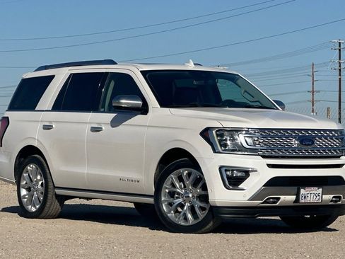 Used 2019 Ford Expedition Platinum image 2