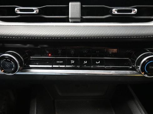 Used 2025 Chevrolet Equinox LT FWD image 12