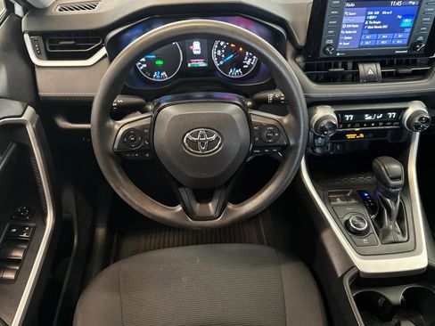 Used 2021 Toyota RAV4 LE AWD/4WD image 14