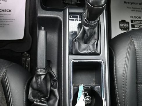 Used 2019 Toyota Tacoma TRD Off-Road AWD/4WD image 17