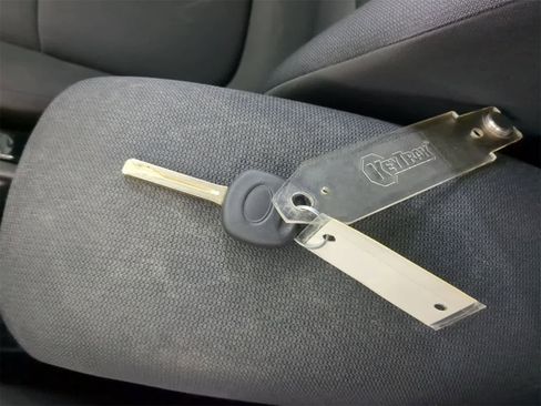 Used 2020 Toyota Corolla LE image 32