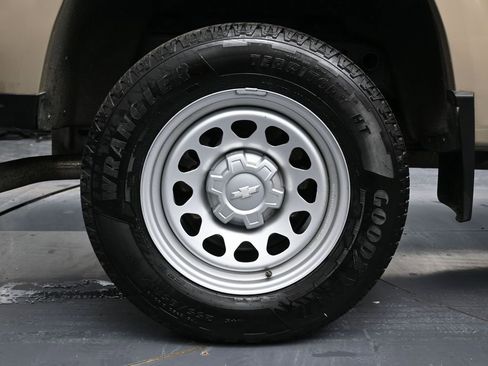 Used 2023 Chevrolet Colorado W/T image 13