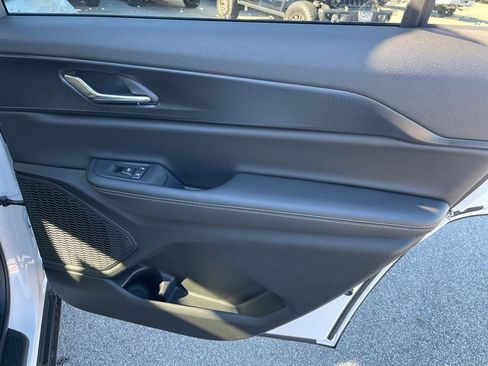 New 2025 Jeep Grand Cherokee L Laredo image 12