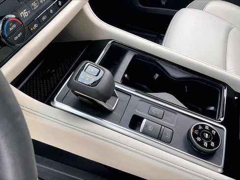 Used 2024 Nissan Pathfinder SL w/ SL Premium Package image 15