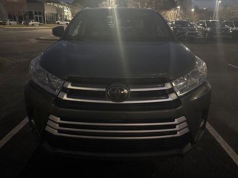 Used 2019 Toyota Highlander XLE image 6
