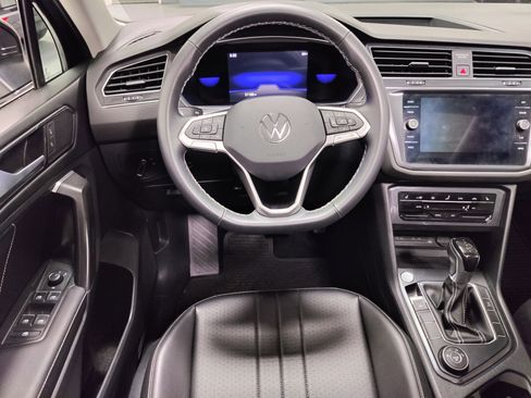 Certified 2022 Volkswagen Tiguan SE image 17
