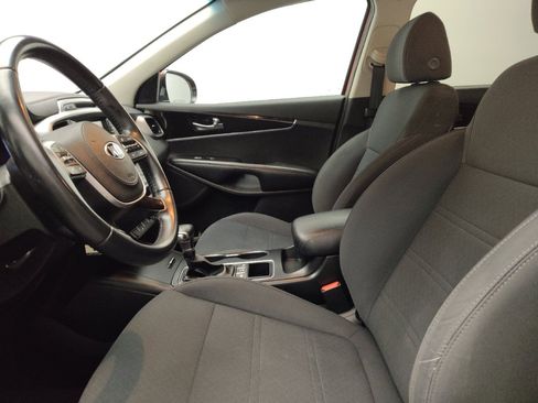 Used 2019 Kia Sorento LX w/ LX Convenience Package image 17