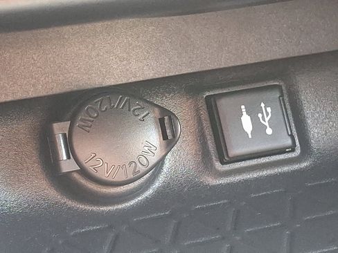 Used 2019 Toyota RAV4 XLE AWD/4WD image 24