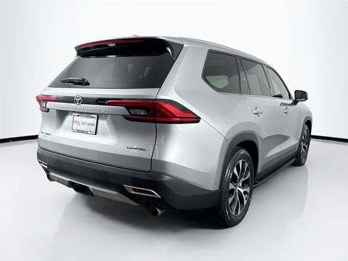 Used 2024 Toyota Grand Highlander AWD Hybrid image 12