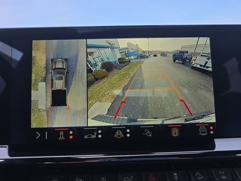 Used 2025 Chevrolet Silverado 1500 ZR2 image 32