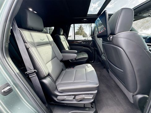 Used 2024 Cadillac Escalade Premium Luxury image 32