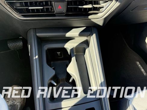 Used 2025 Volkswagen Tiguan S image 21