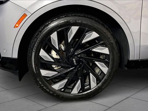 Used 2024 Lincoln Nautilus Reserve w/ Equipment Group 203A image 9