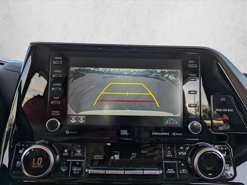 Used 2021 Toyota Highlander Limited image 13