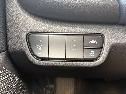 Used 2021 Kia Seltos S FWD image 25