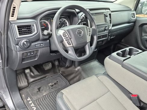 Used 2019 Nissan Titan S image 9