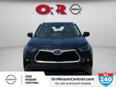 Used 2023 Toyota Highlander XLE AWD/4WD image 2