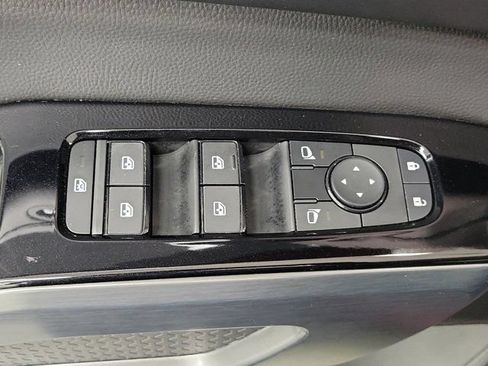 Used 2024 Nissan Pathfinder SL w/ SL Premium Package FWD image 19
