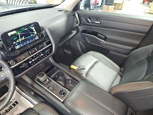 Used 2023 Nissan Pathfinder SL w/ SL Premium Package image 32