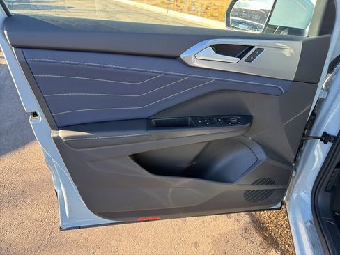 New 2025 Volkswagen Taos SEL image 10