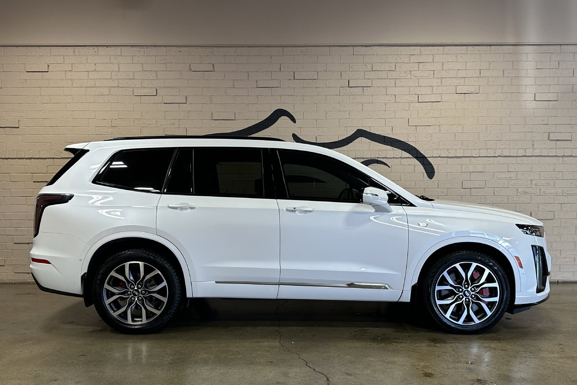 Used 2025 Cadillac XT6 Sport w/ Technology Package AWD/4WD image 2