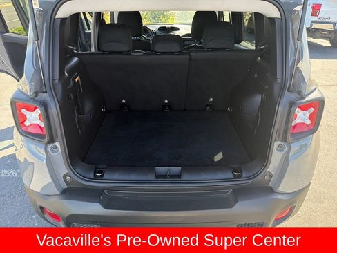 Used 2019 Jeep Renegade Latitude FWD image 23