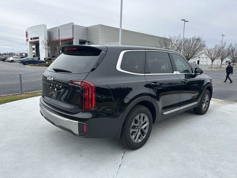 Used 2025 Kia Telluride LX image 10