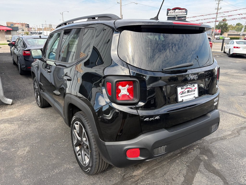 Used 2017 Jeep Renegade Latitude w/ Cold Weather Group AWD/4WD image 5
