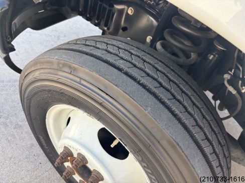 Used 2018 Ford E-350 and Econoline 350 Super Duty image 28