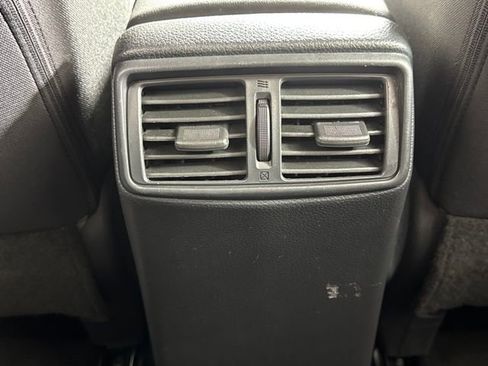 Used 2019 Nissan Rogue SV image 24