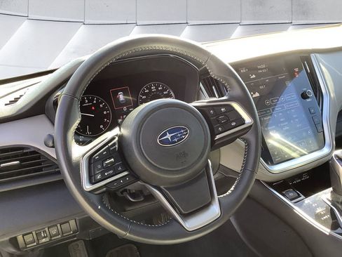 Certified 2025 Subaru Outback Premium AWD/4WD image 9