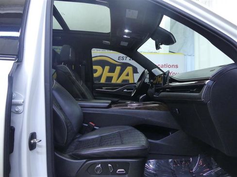 Used 2021 Cadillac Escalade Premium Luxury Platinum image 7