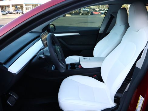 Used 2024 Tesla Model Y Long Range image 9