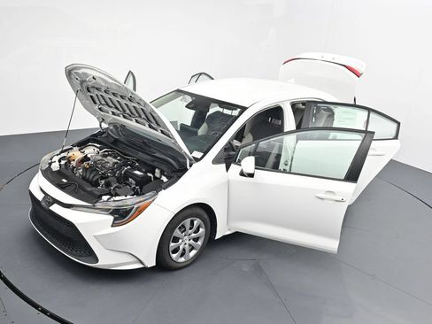 Used 2021 Toyota Corolla LE FWD image 26