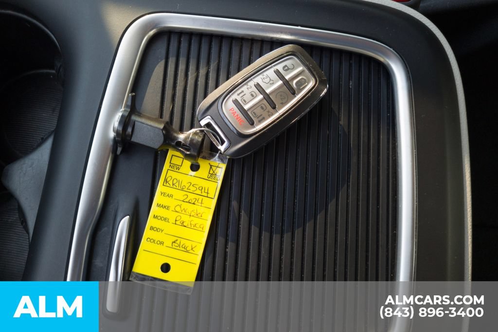 Used 2024 Chrysler Pacifica Touring-L FWD image 36