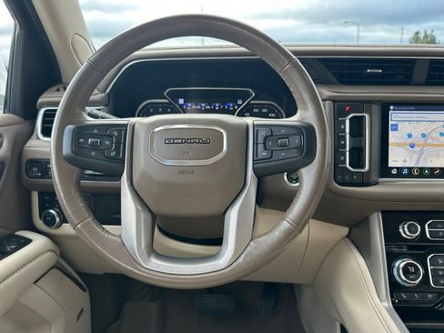 Used 2021 GMC Yukon Denali w/ Denali Premium Package image 16