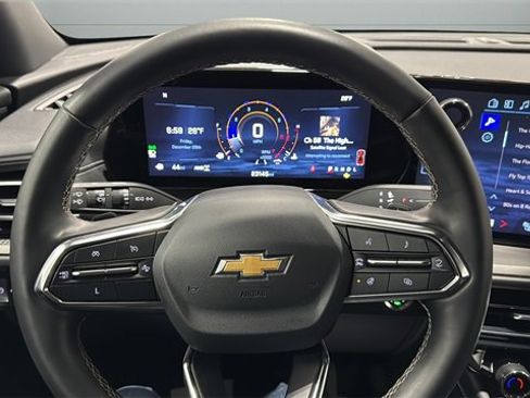 Used 2025 Chevrolet Traverse LT image 19