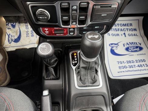 Used 2025 Jeep Wrangler Unlimited Rubicon image 17