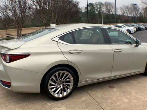 Certified 2022 Lexus ES 300h Ultra Luxury w/ Accessory Package 2 image 8