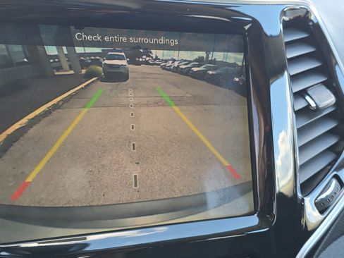 Used 2019 Jeep Cherokee Limited FWD image 19